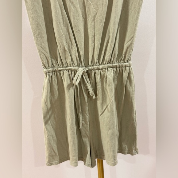 LULUβS β’ Olive Green Romper - Picture 3 of 7